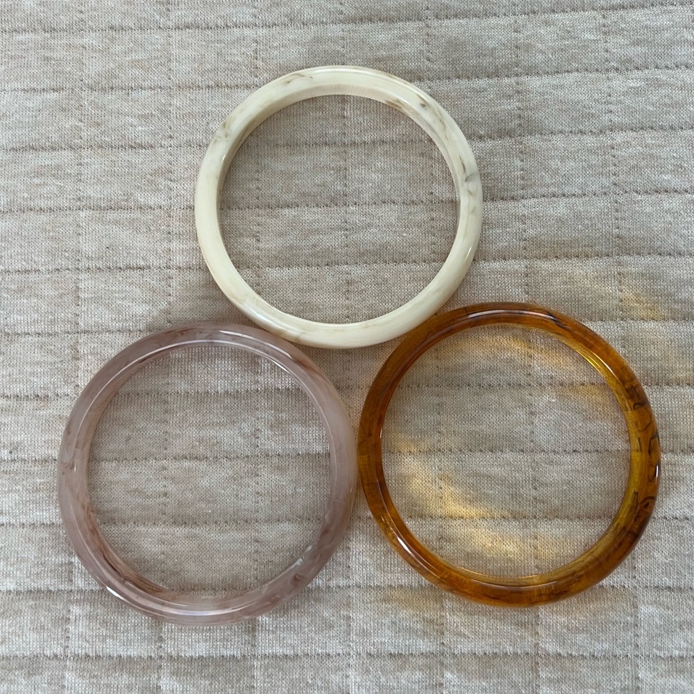 Elegant Multi-Color Bangle Set - Picture 3 of 5
